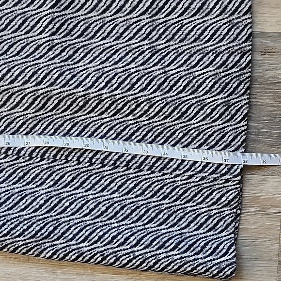 Elegant Black and White Women's Dress - Picture 6 of 11